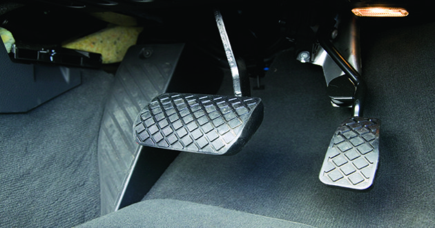 Automatic pedals jpg resize.jpg